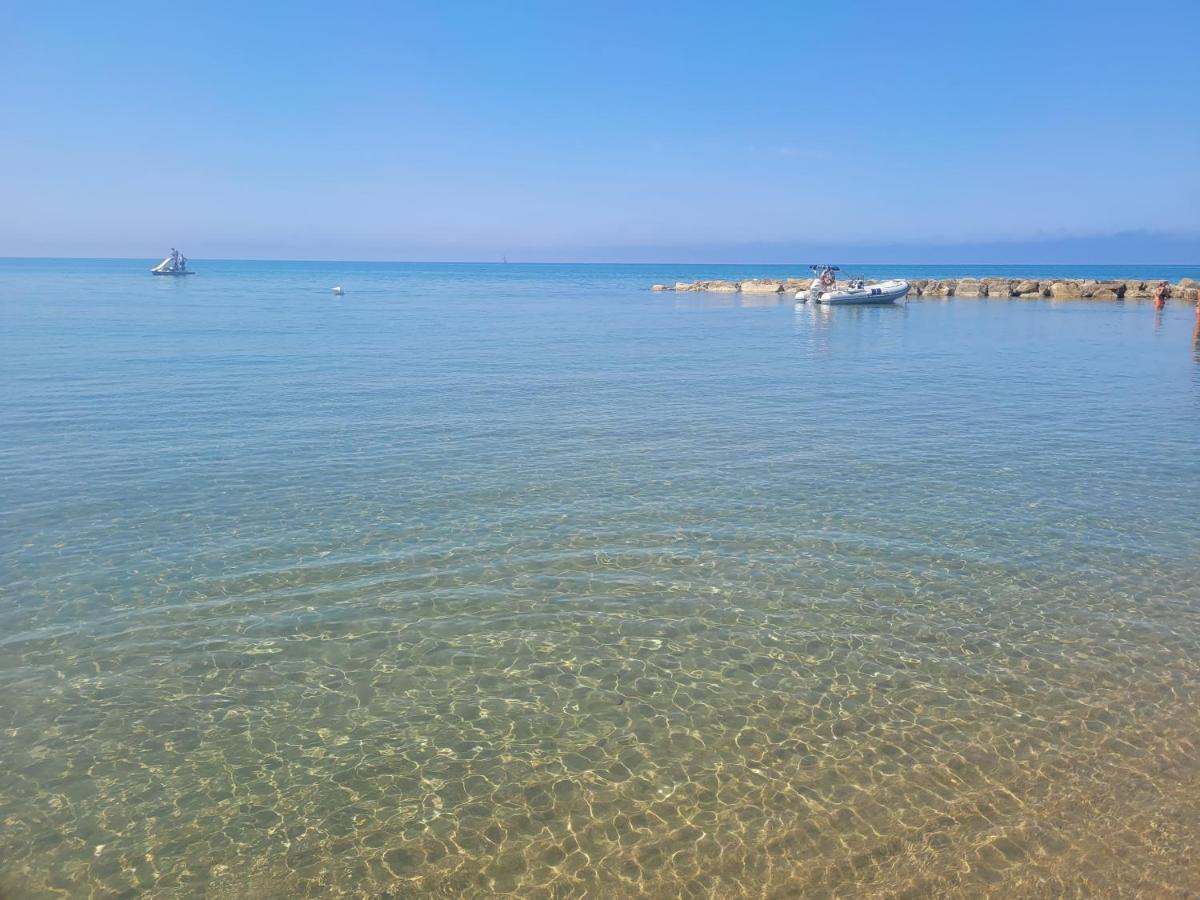Villa Rimini - Seaview & Roman Holidays Apartments - Garden&Beach 300Mt 안치오 외부 사진