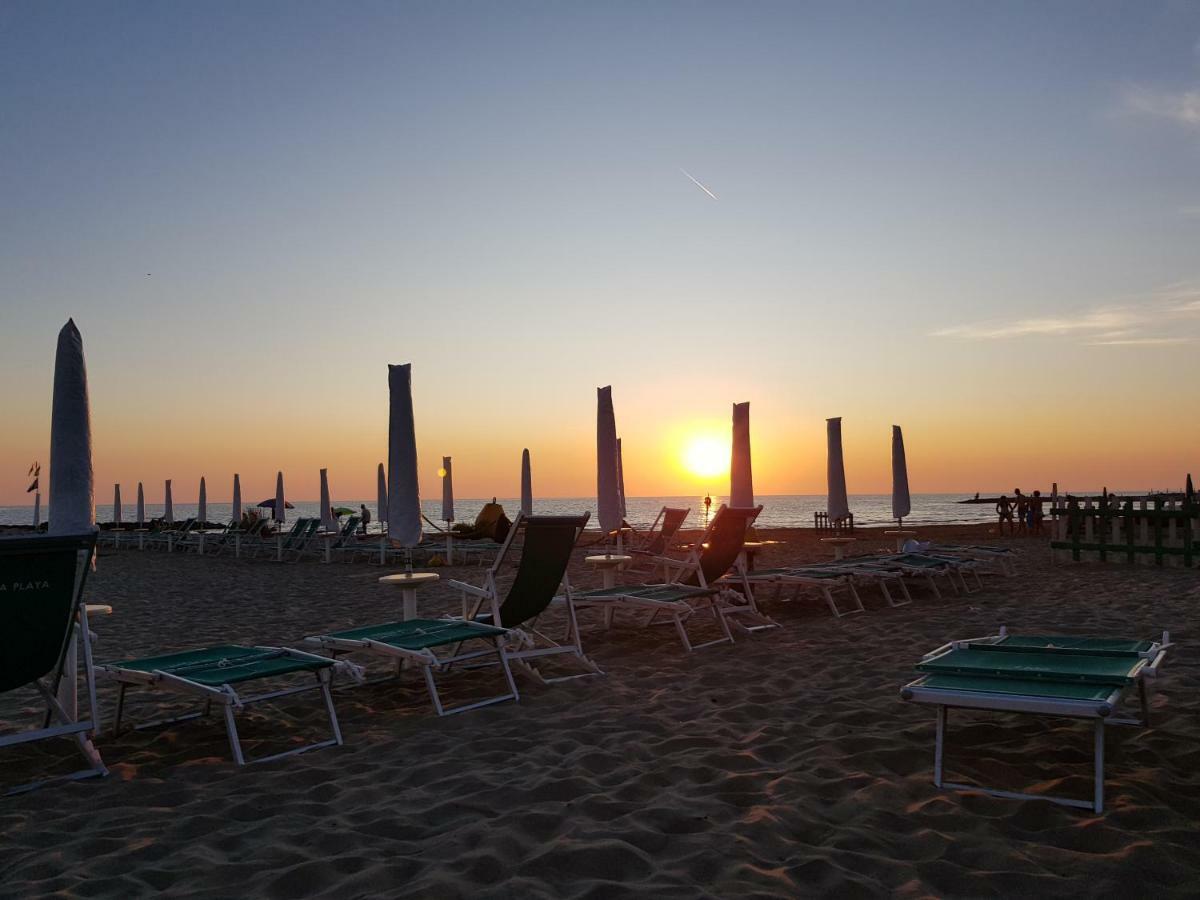 Villa Rimini - Seaview & Roman Holidays Apartments - Garden&Beach 300Mt 안치오 외부 사진